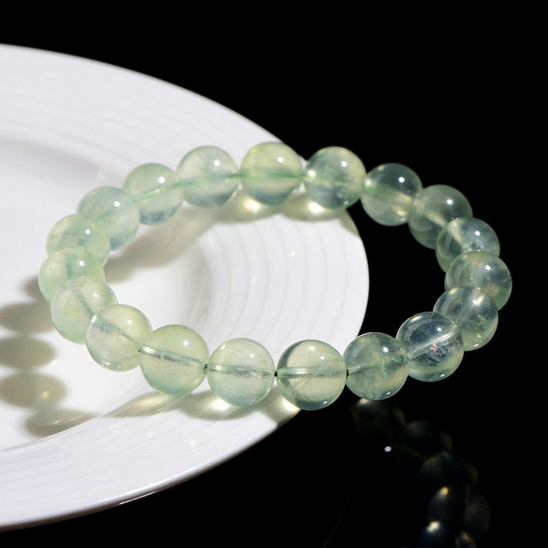 Prehnite Bracelet × Traditional Chinese Wisdom of "Youthful Luster and Hidden Radiance"